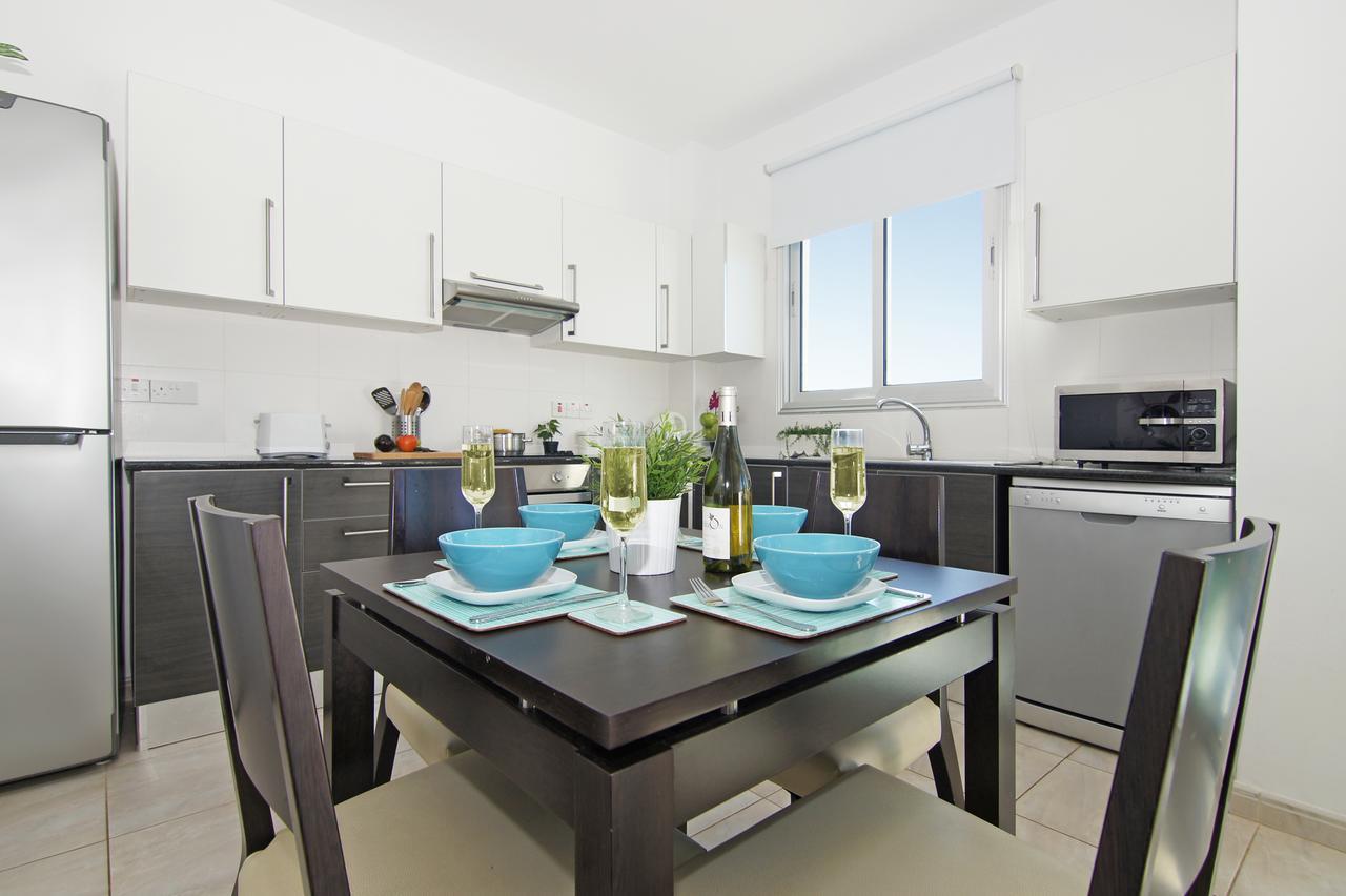 Amber - Coralli Beachfront Apartment Protaras Exteriör bild
