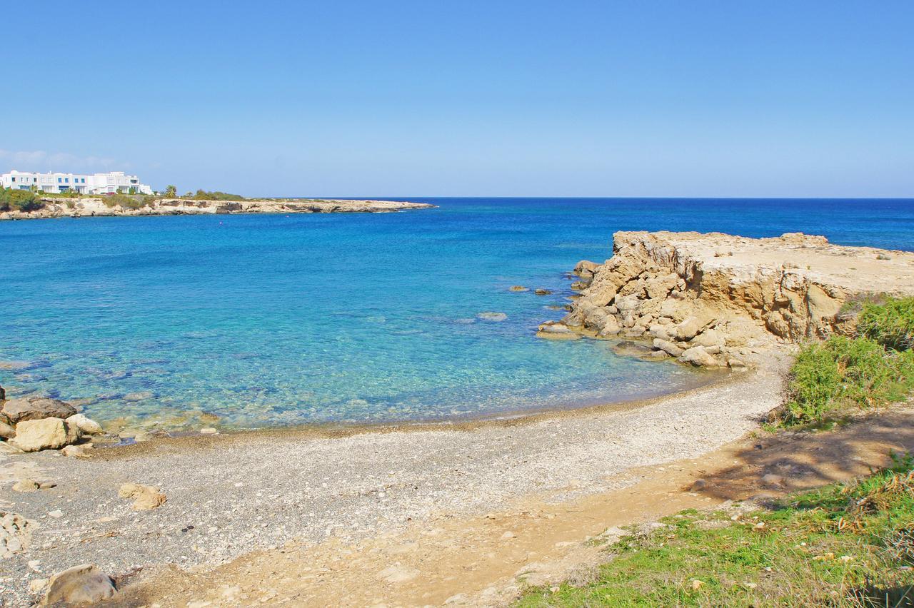 Amber - Coralli Beachfront Apartment Protaras Exteriör bild