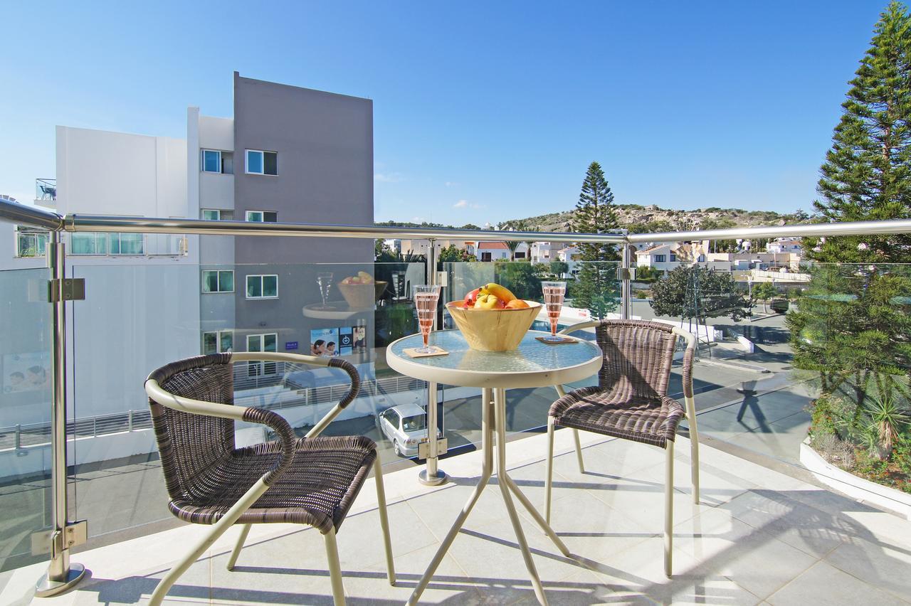 Amber - Coralli Beachfront Apartment Protaras Exteriör bild